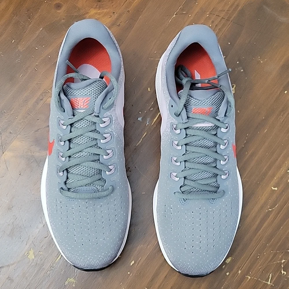 Women's Nike Air Zoom Vomero 13 Running Shoe Grey 922909-004 Size 11.5‎